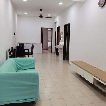 Infinity Homestay Bandar Cemerlang Ulu Tiram Exterior foto