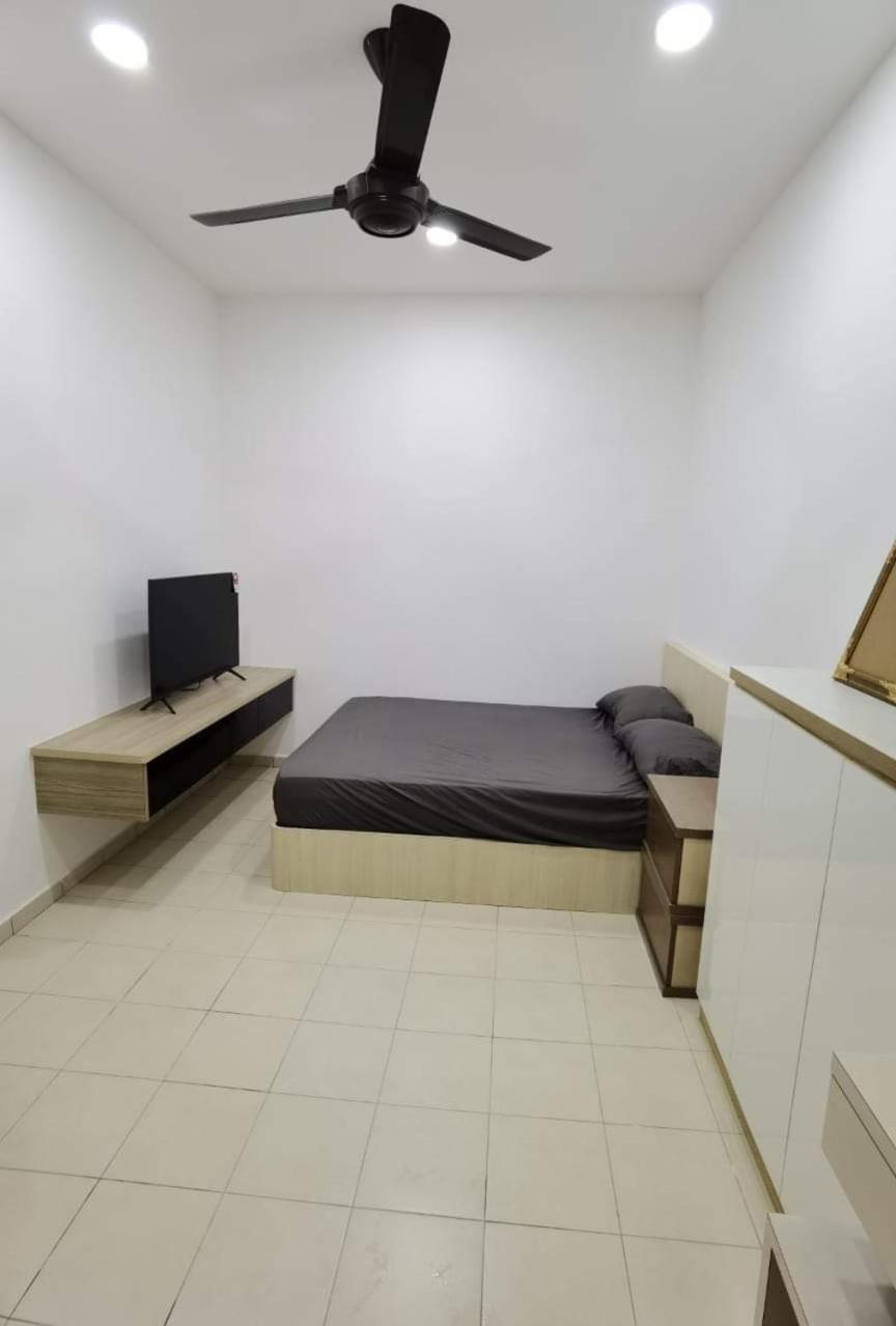 Infinity Homestay Bandar Cemerlang Ulu Tiram Exterior foto